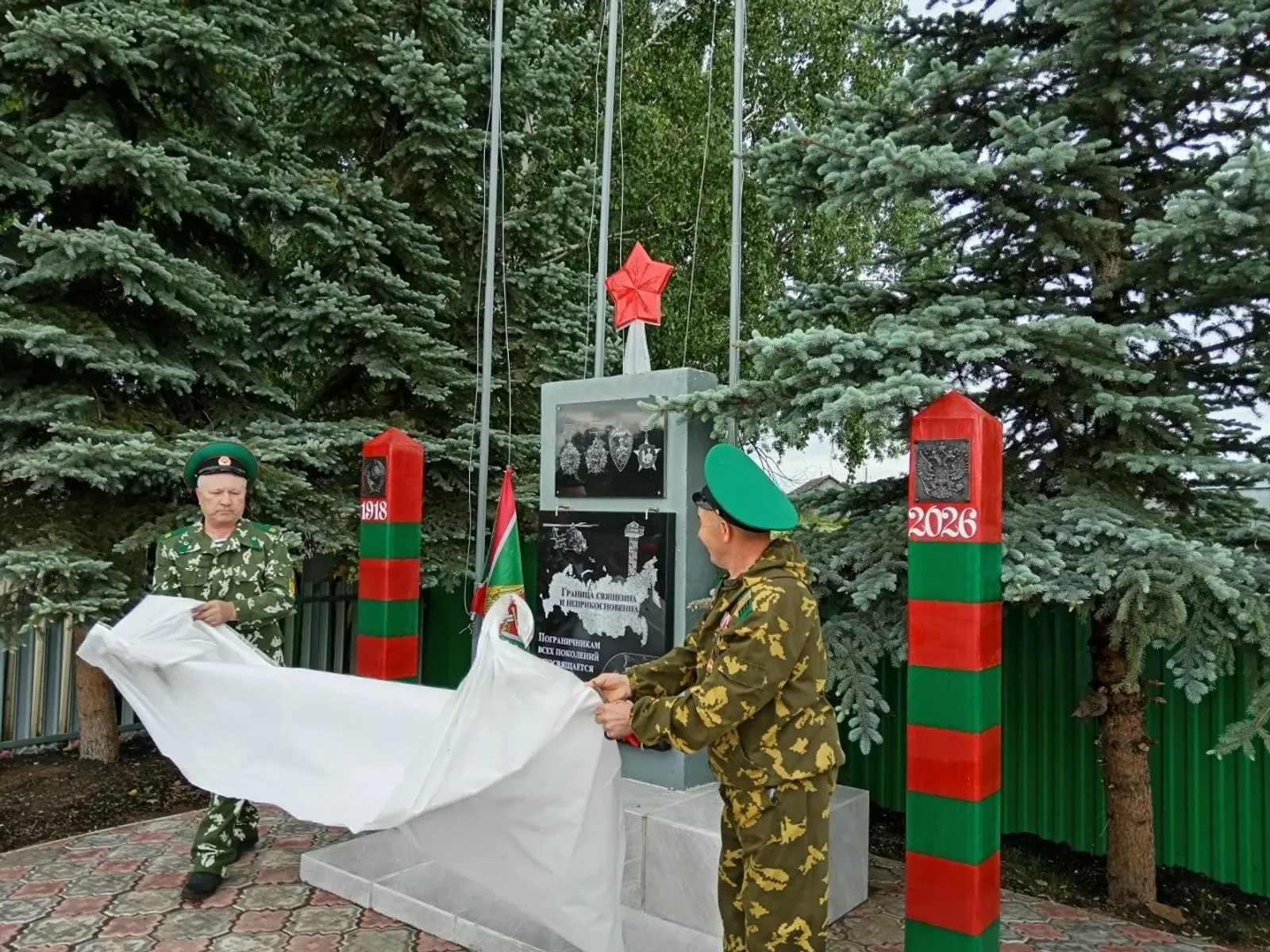 В деревне Сосновке открыли памятник воинам-пограничникам