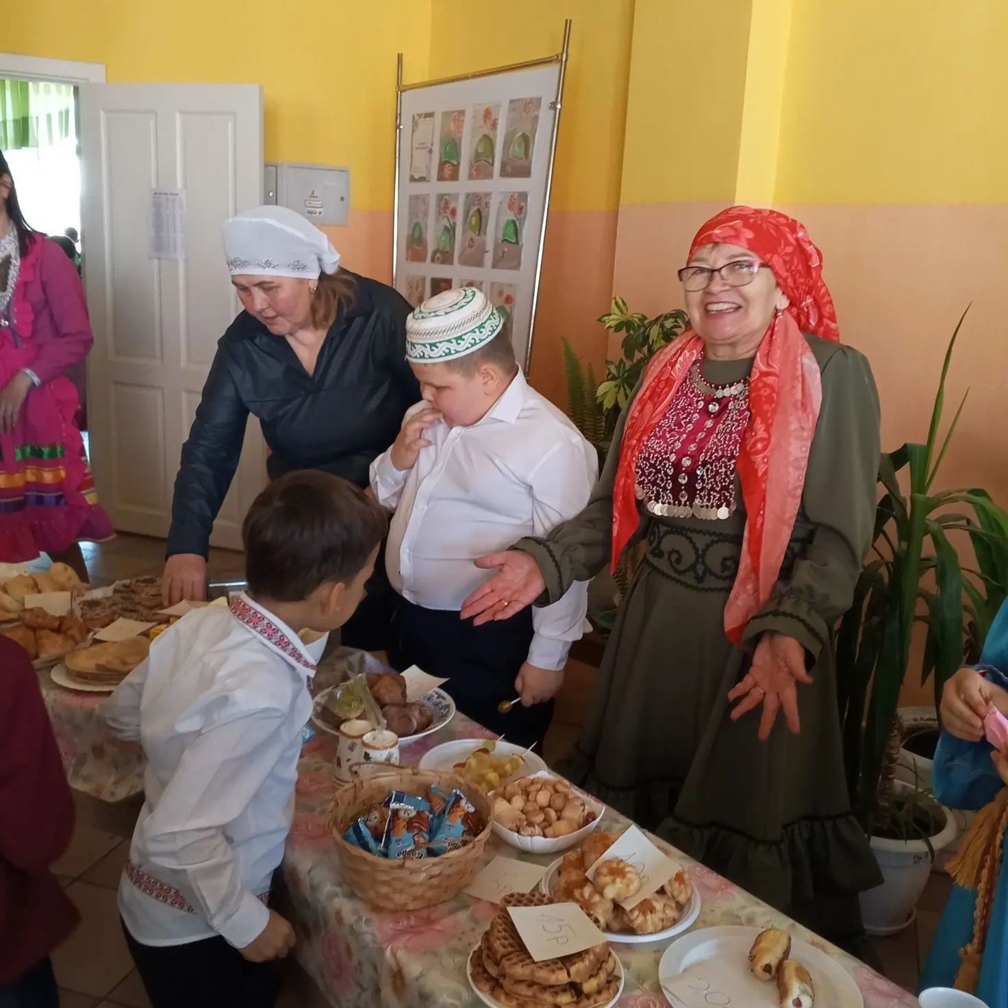 В День национального костюма в Лицее №1 с. Мишкино  была организована  ярмарка
