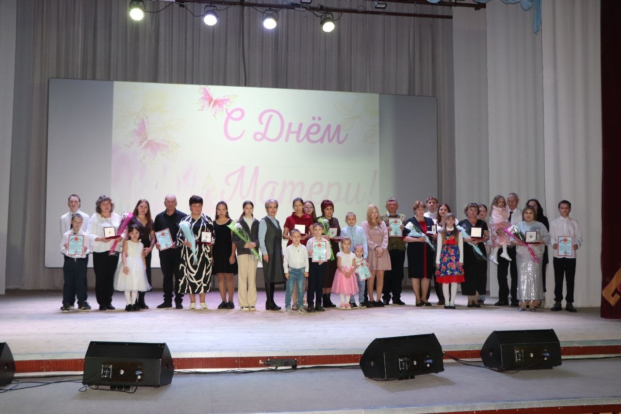 Марине Аспаевой вручена медаль «Материнская слава»