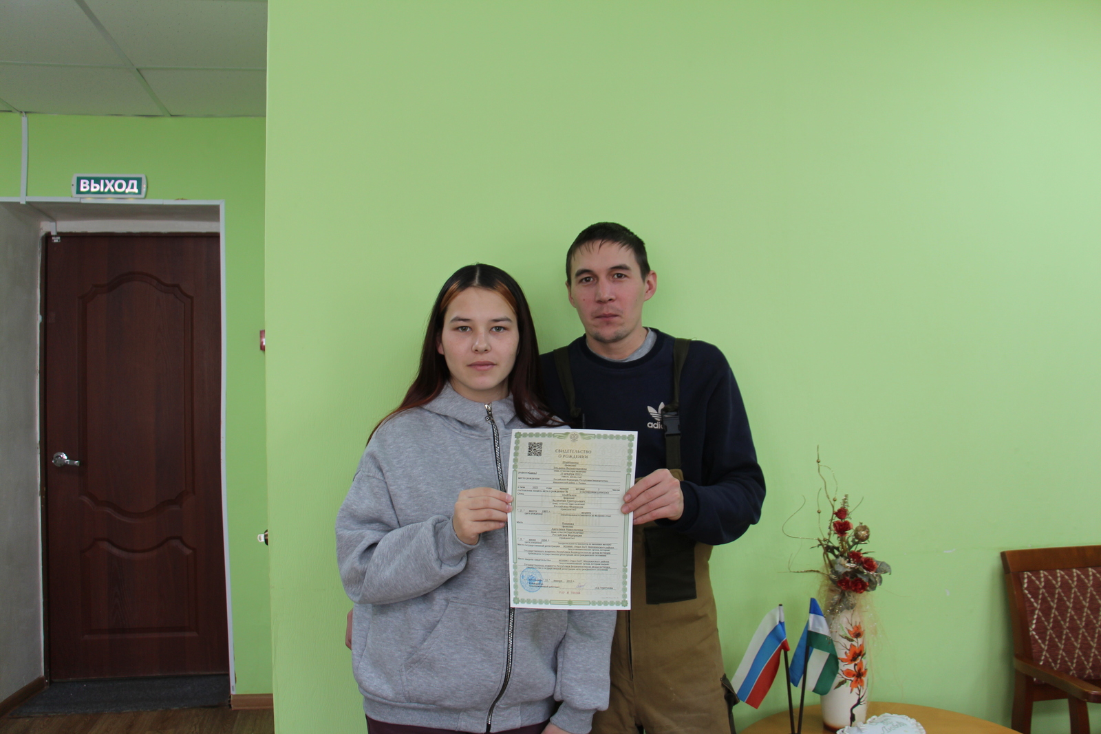 В отделе ЗАГС Мишкинского района зарегистрировали первого в этом году ребенка
