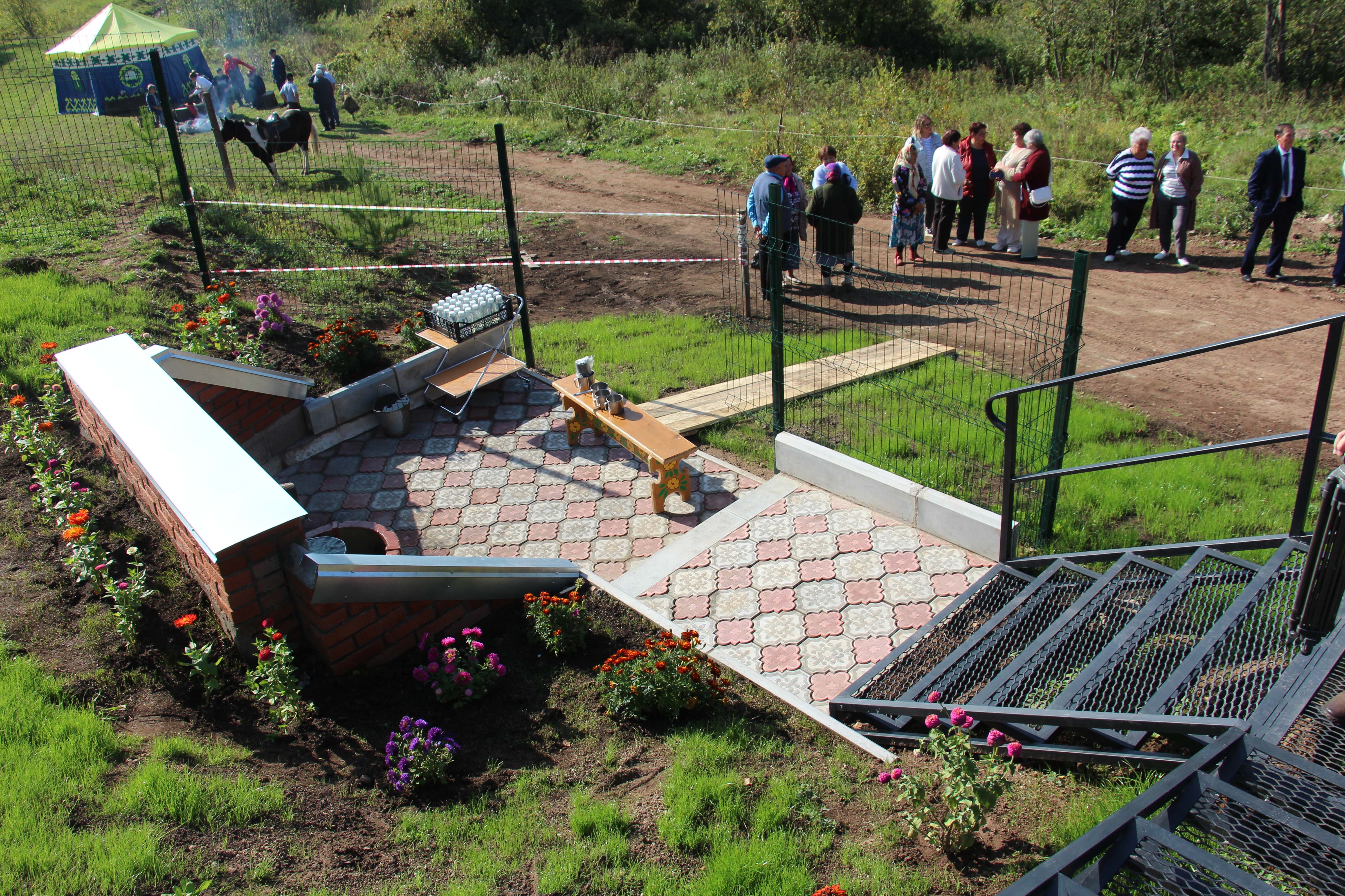 В деревне Кигазытамаково Мишкинского района  благодаря проекту «Атайсал»  благоустроили  территорию родника «Хасан»
