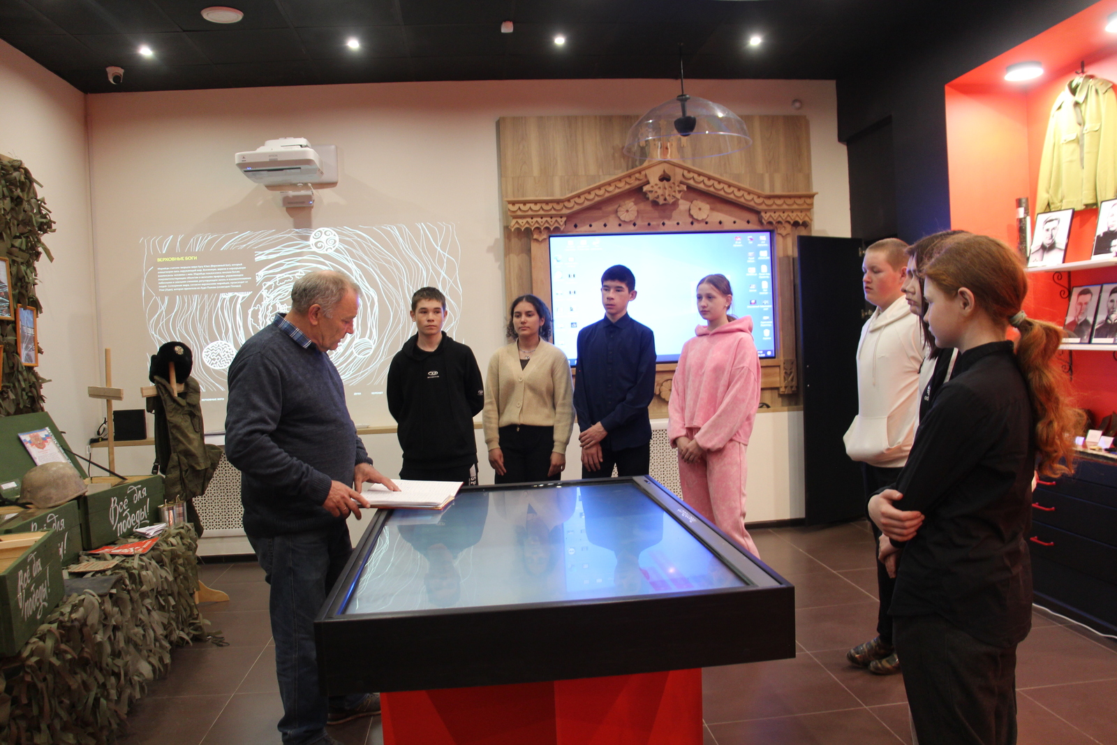 Методист Историко-краеведческого музея И. Яхин провел патриотическое мероприятие