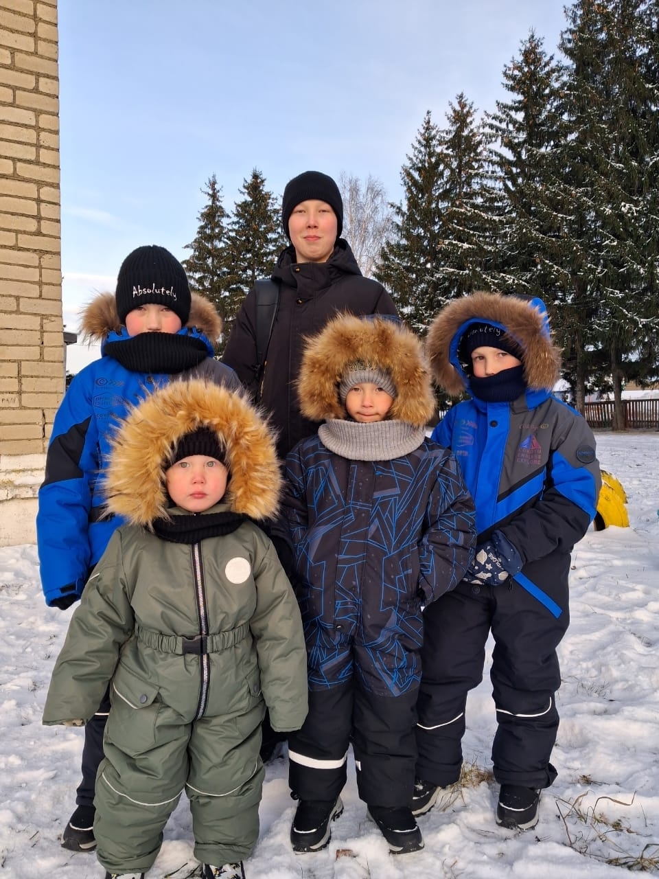 Многодетную маму Олесю Алексееву наградили медалью "Материнская слава"