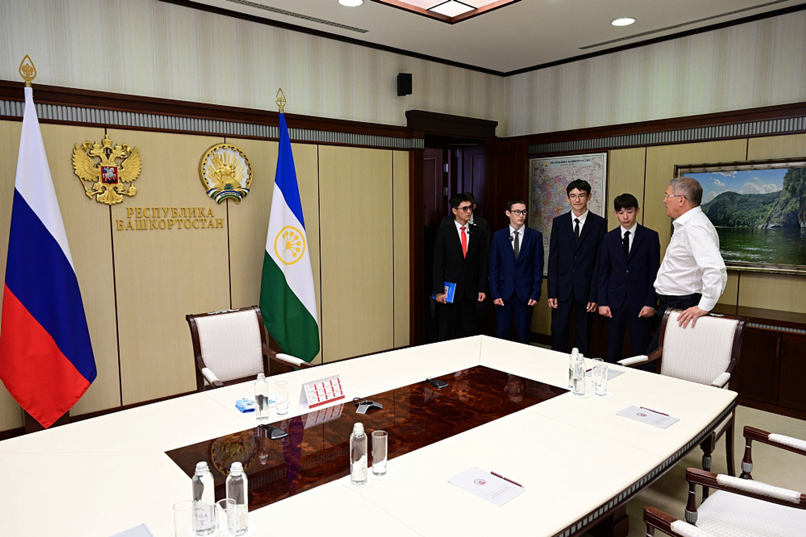 Ученики Стерлитамакского лицея-интерната № 2 посетили рабочий кабинет Главы РБ