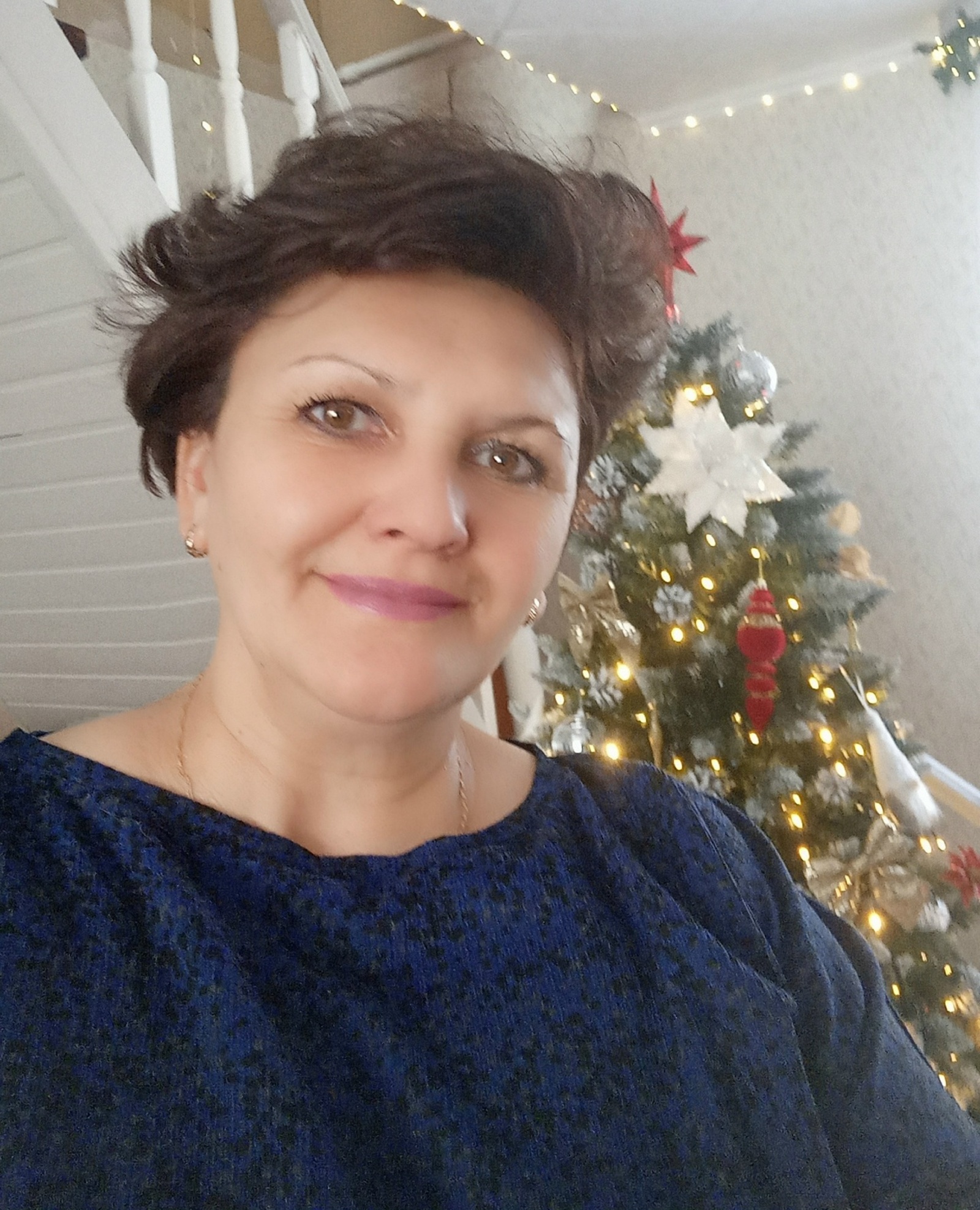 Каждый старается поддержать бойцов