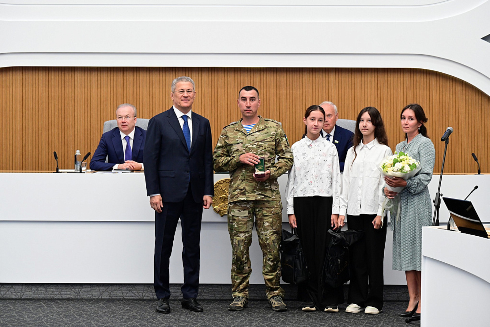 Радий Хабиров вручил ордена генерала Шаймуратова участникам СВО из Башкортостана