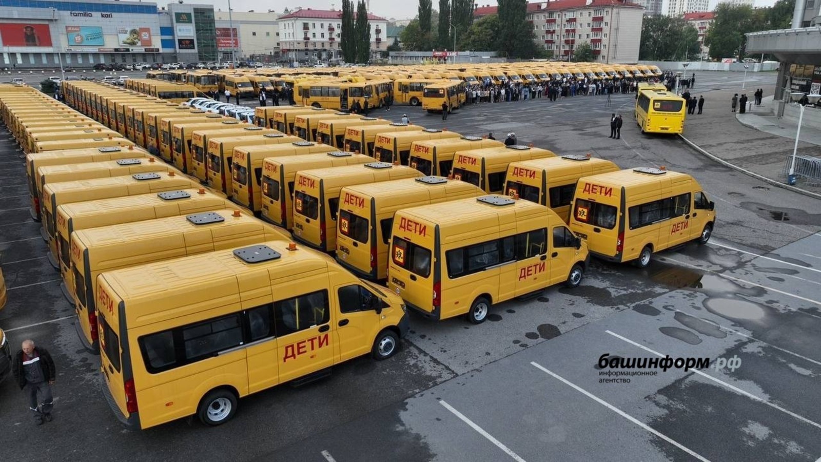 В Башкирии школам передали свыше 200 новых автобусов и легковых автомобилей