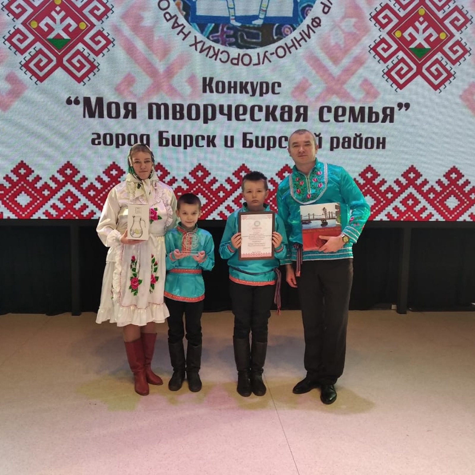 Семья Янситовых из деревни Тынбаево, приняв участие в семейном конкурсе, заняла третье место