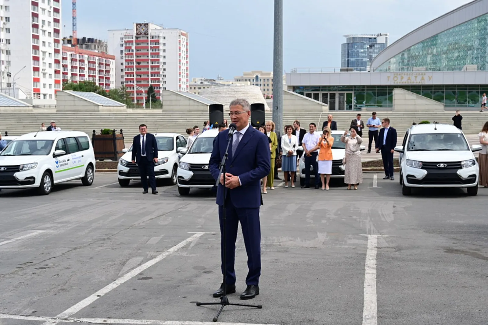 Медучреждения Башкортостана получили 31 новый автомобиль