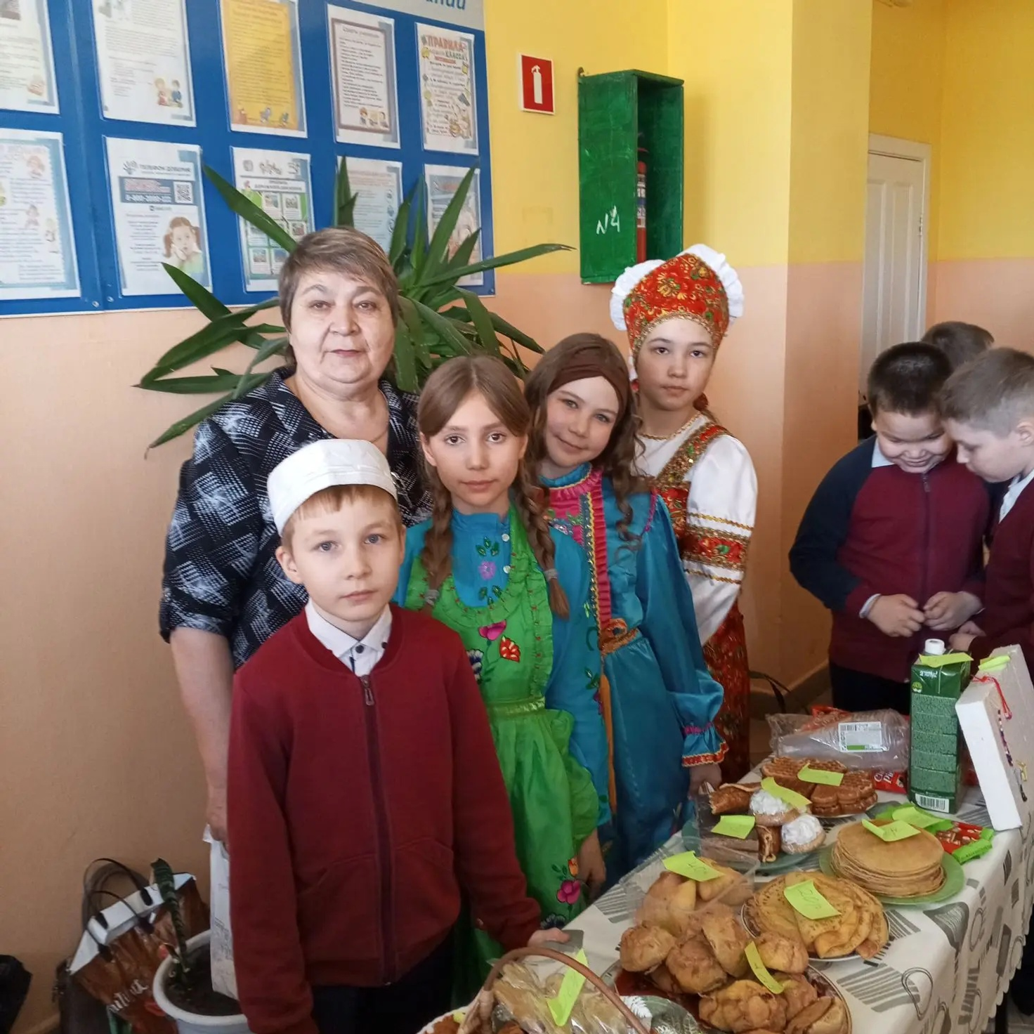 В День национального костюма в Лицее №1 с. Мишкино  была организована  ярмарка