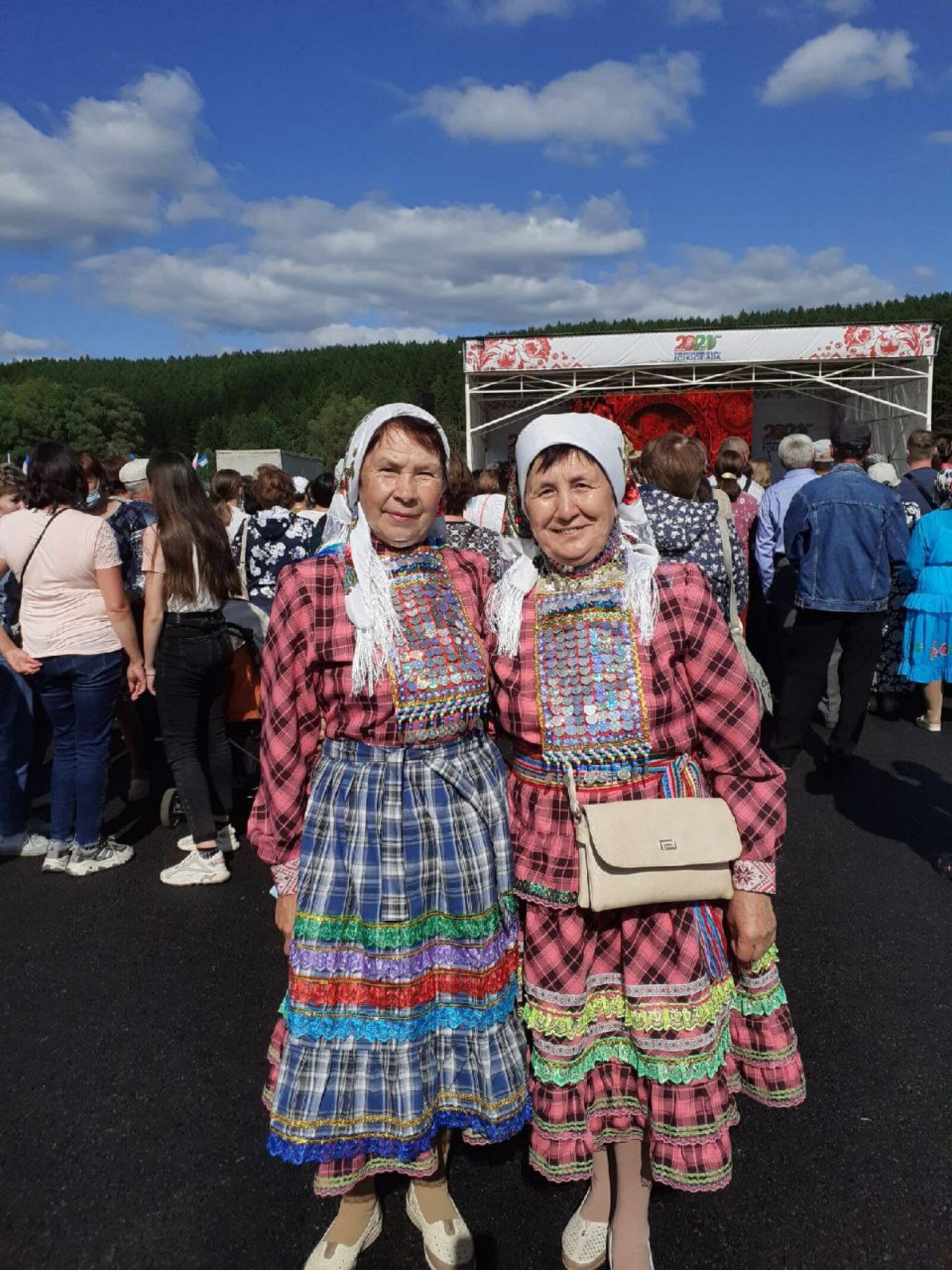 Т. Муртазина и  Т. Саметова Из с. Мишкино - профессионалы  в библиотечном деле