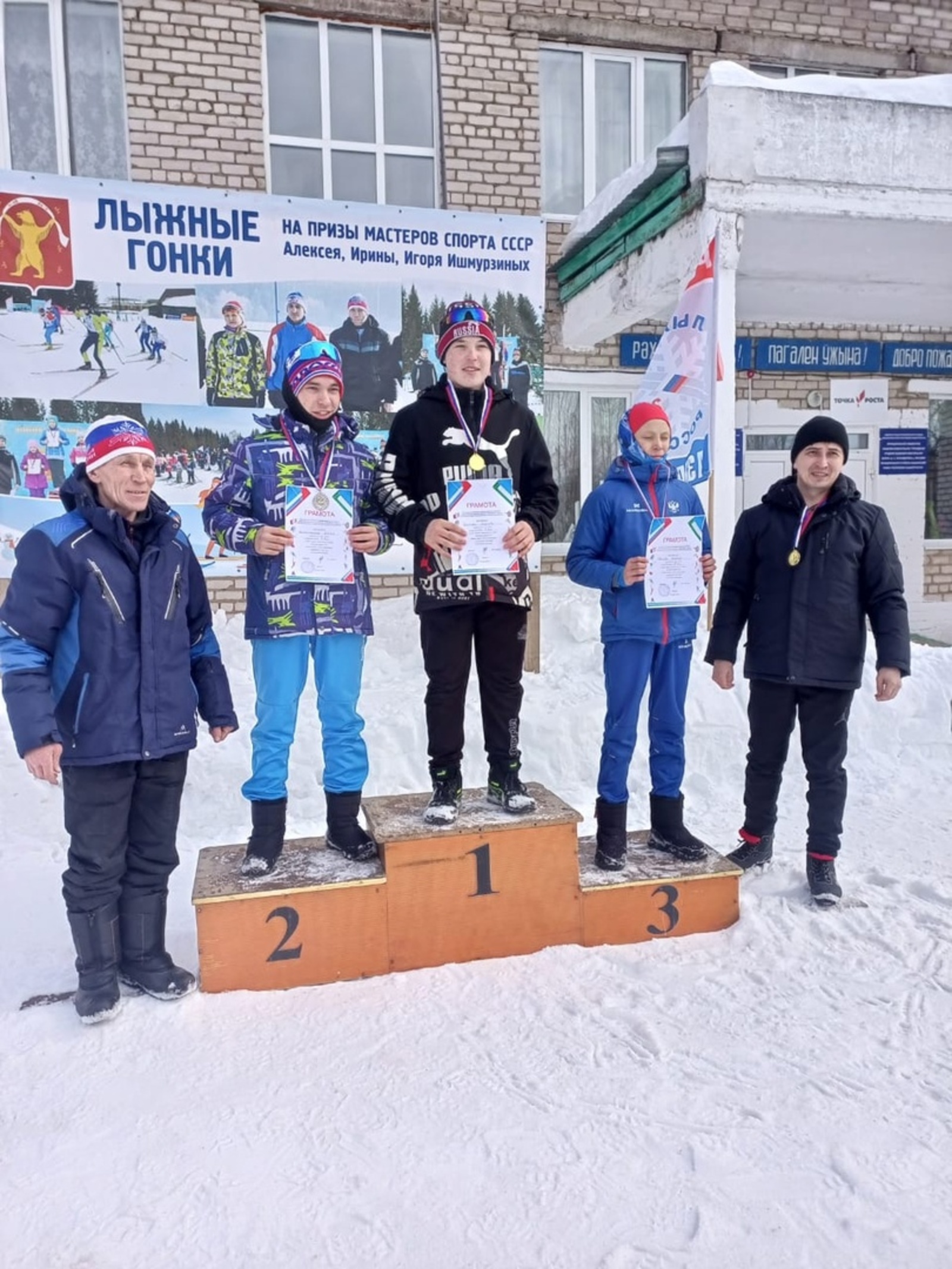 Жители Мишкинского района приняли участие в лыжных гонках, посвященных мастерам спорта Ишмурзиным