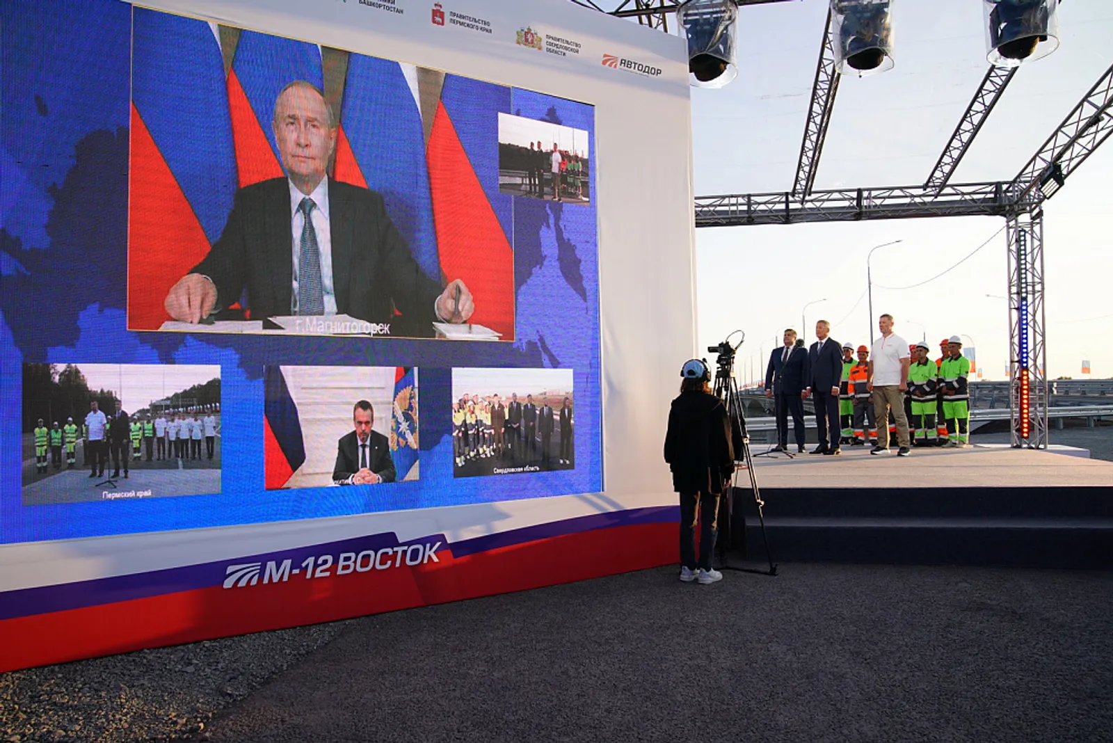 В. Путин дал старт движению автотранспорта на участке Дюртюли–Ачит трассы М-12