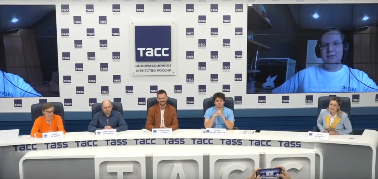 Школьник из Башкирии завоевал золото на международной олимпиаде по ИИ