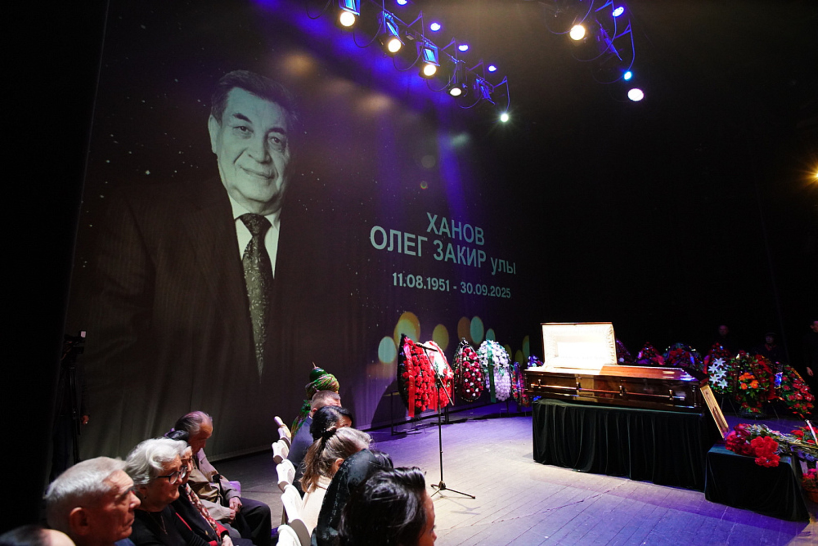 В Уфе простились с народным артистом России и Башкортостана Олегом Хановым