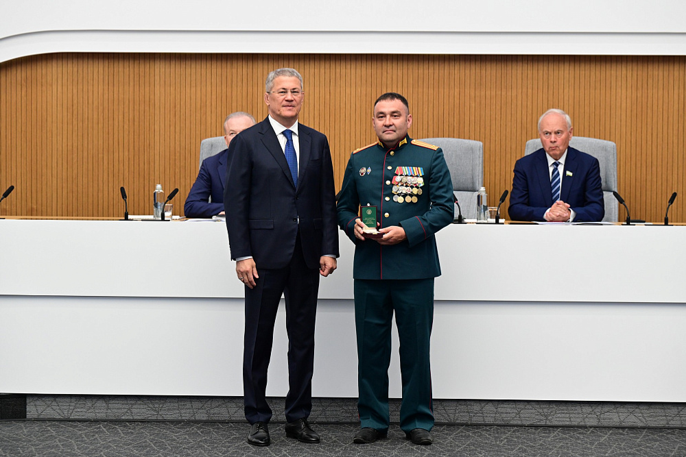 Радий Хабиров вручил ордена генерала Шаймуратова участникам СВО из Башкортостана