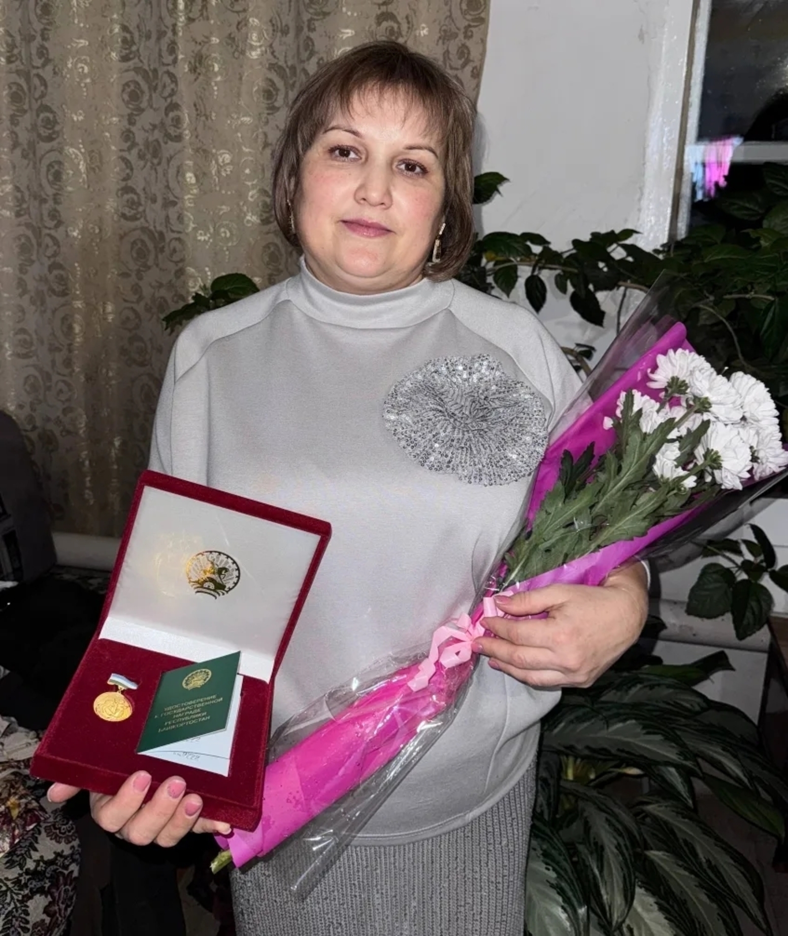 Зинаиде Яныбаевой вручена медаль «Материнская слава»