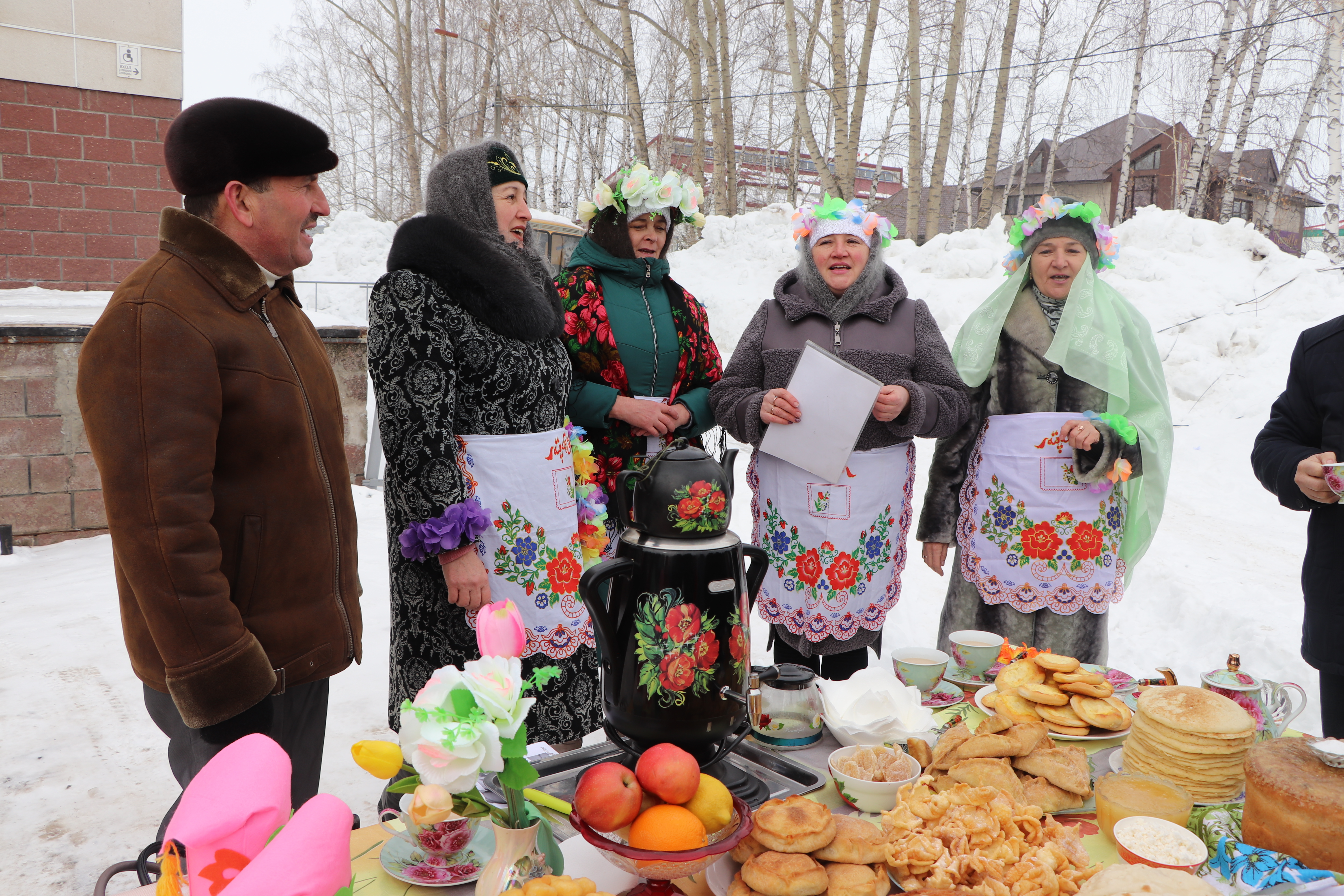 На площади  Мишкинского РДК  прошел районный праздник Навруз