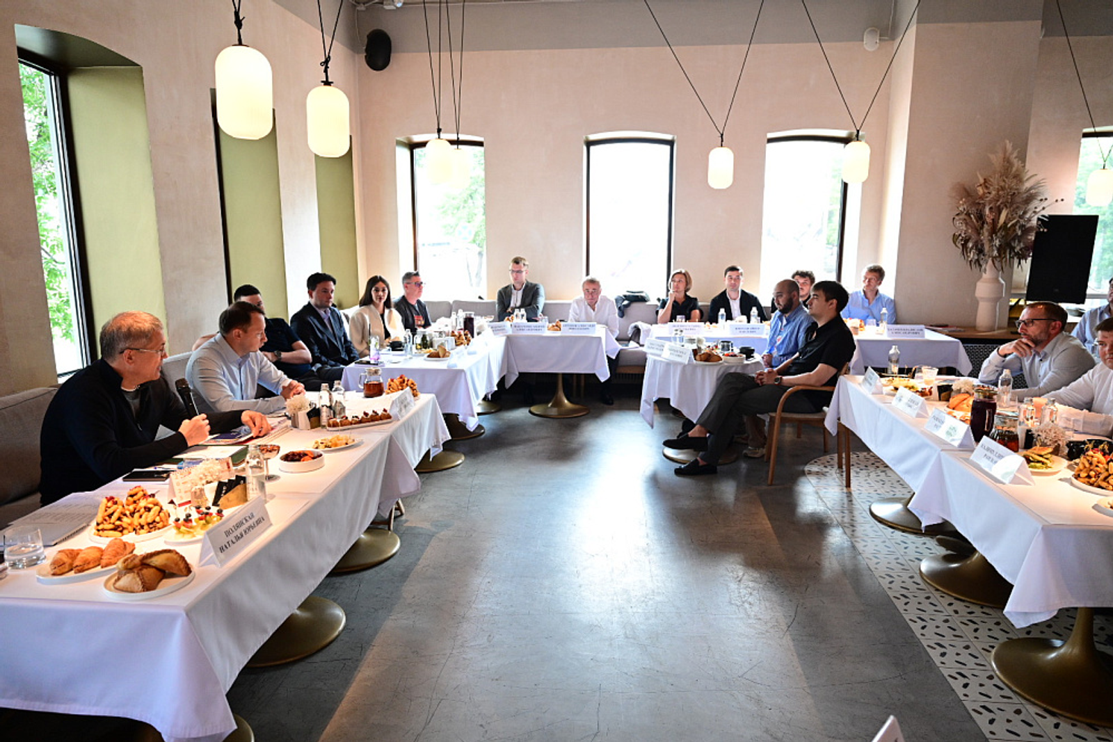 Радий Хабиров провёл совещание в формате «Час креативных индустрий»