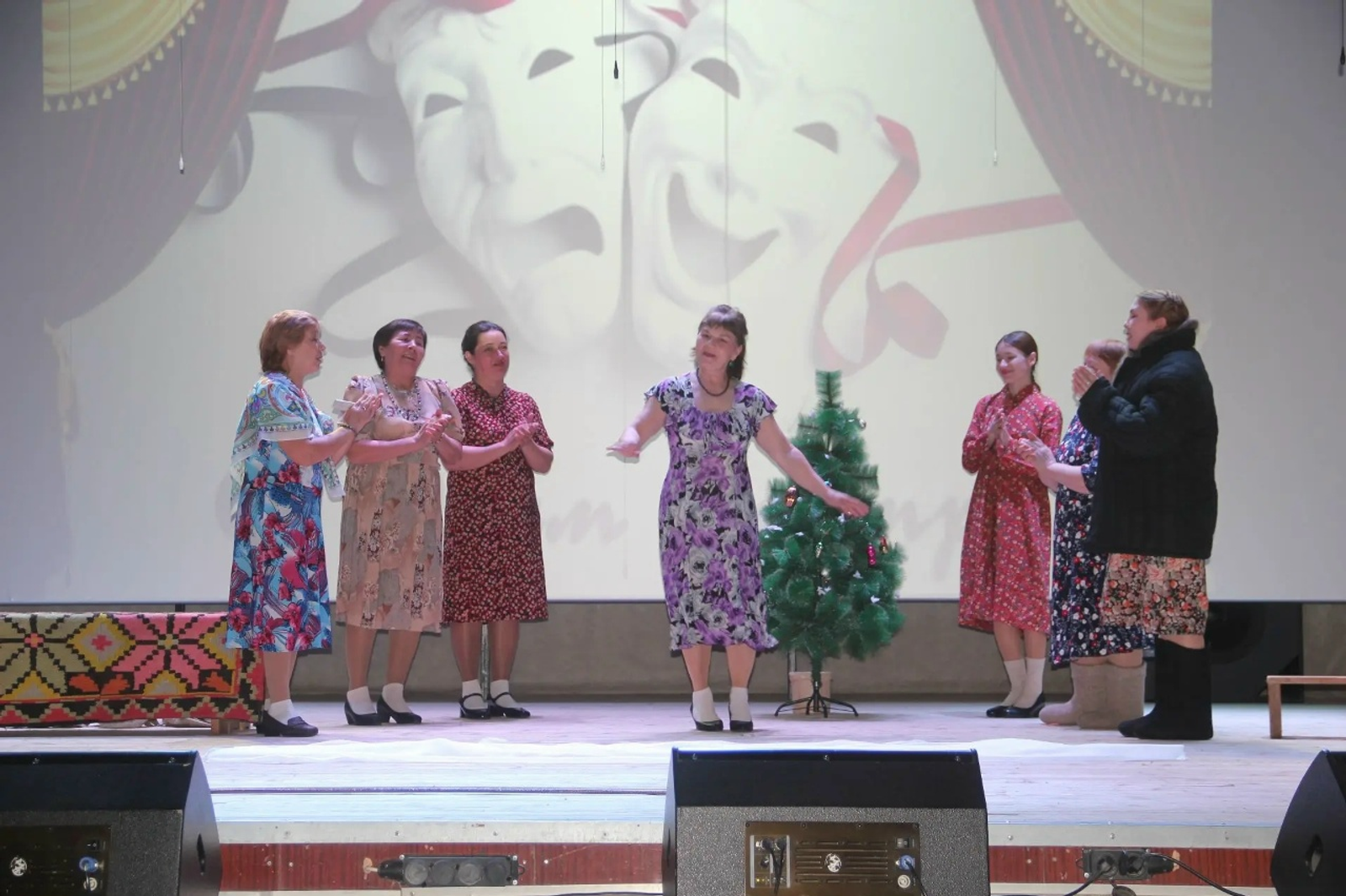 В районном Дворце культуры состоялся творческий вечер «Театр - волшебный мир»