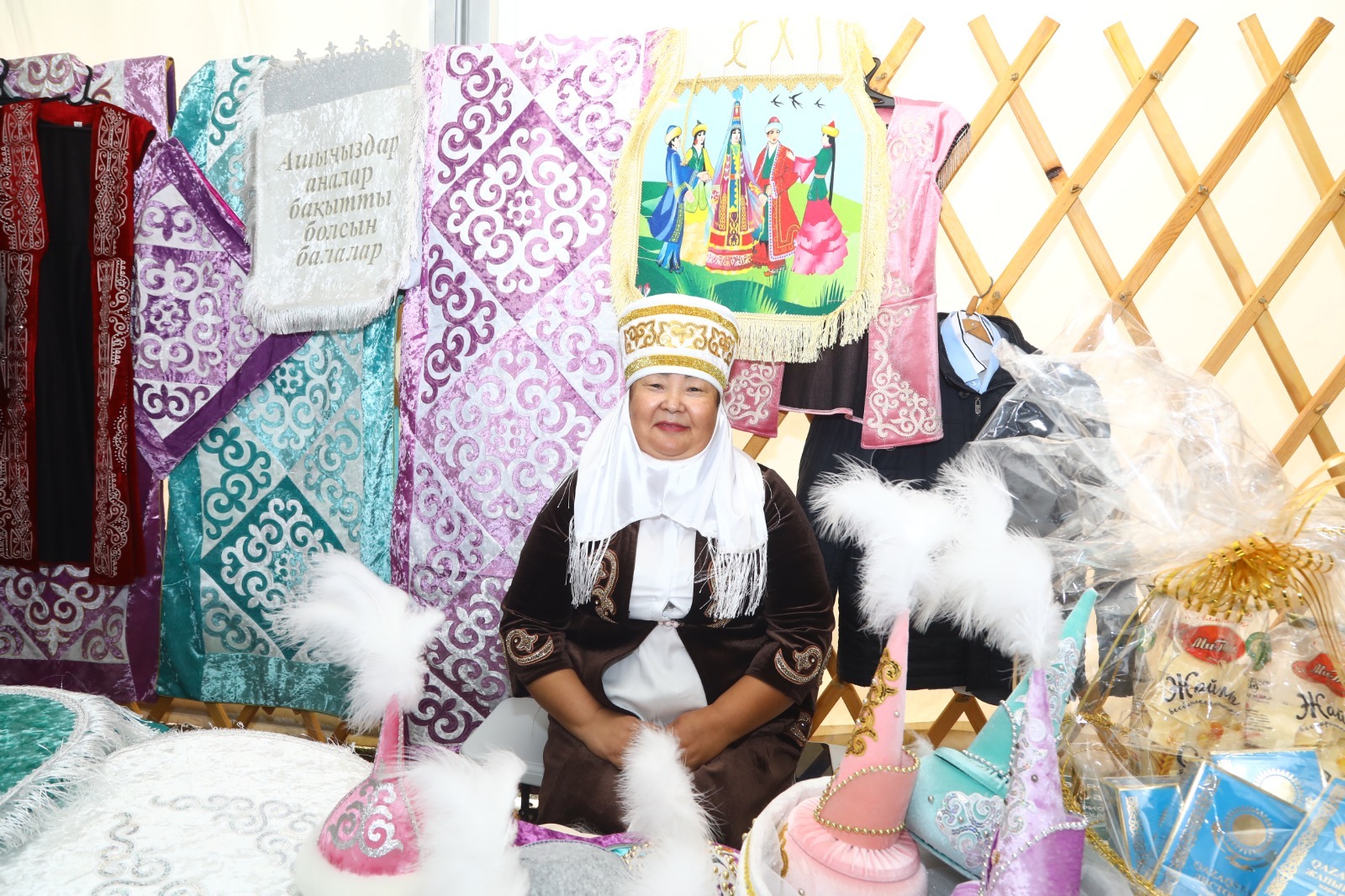 Казахские коневоды и мастера из Оренбуржья представили свою культуру