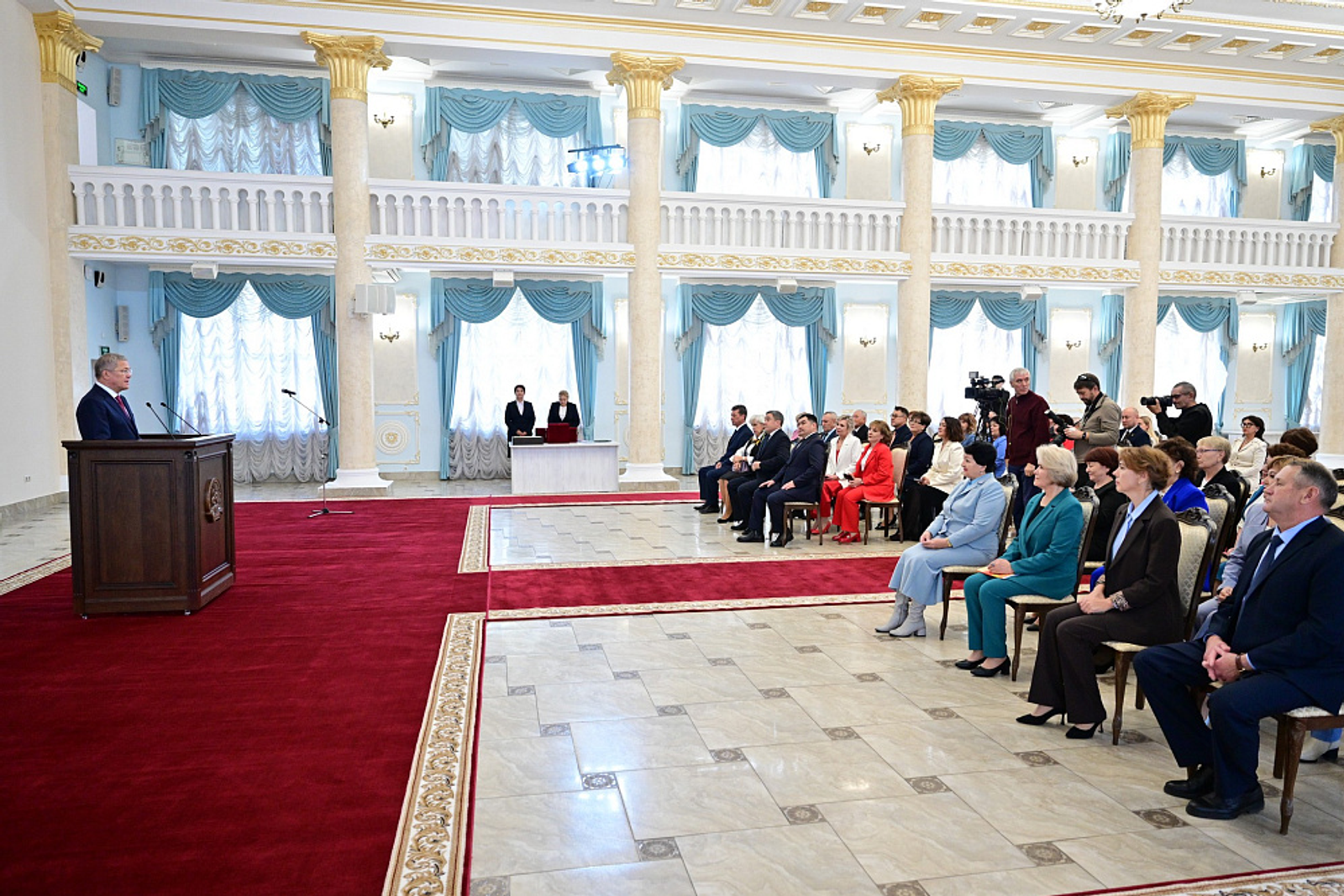 Радий Хабиров поздравил педагогов Башкортостана с наступающим Днём учителя