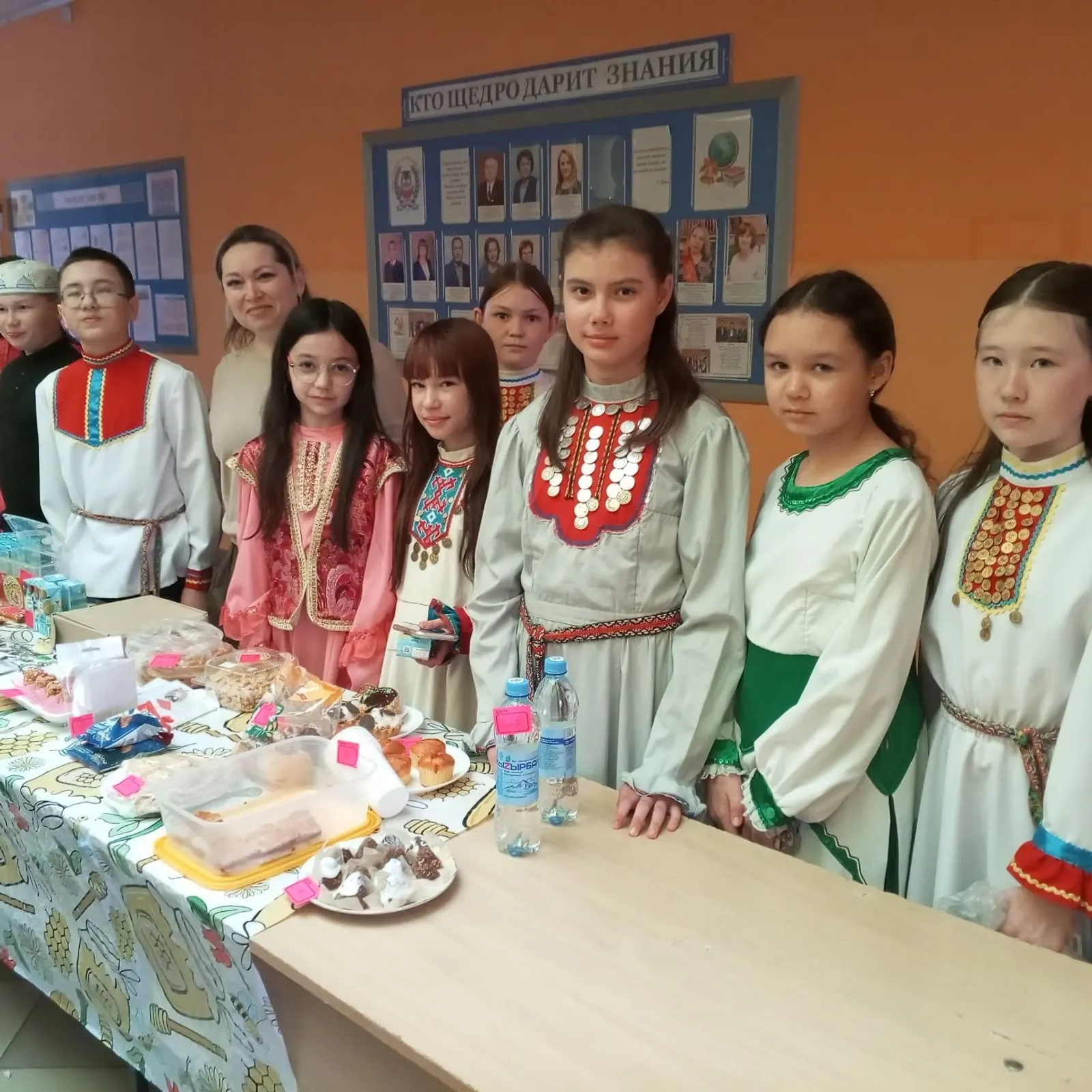 В День национального костюма в Лицее №1 с. Мишкино  была организована  ярмарка