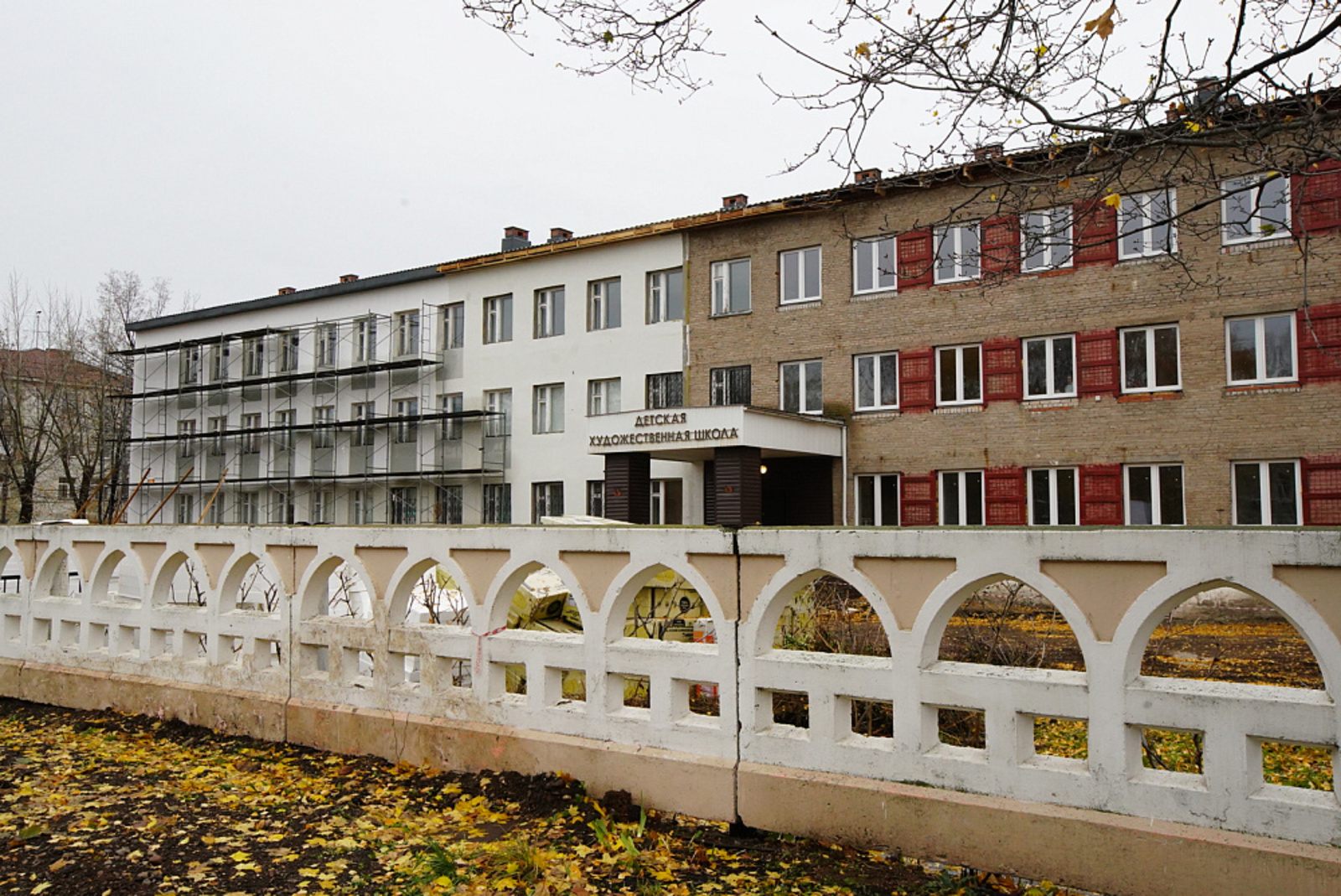 Р. Хабиров ознакомился с ходом капитального ремонта детской художественной школы