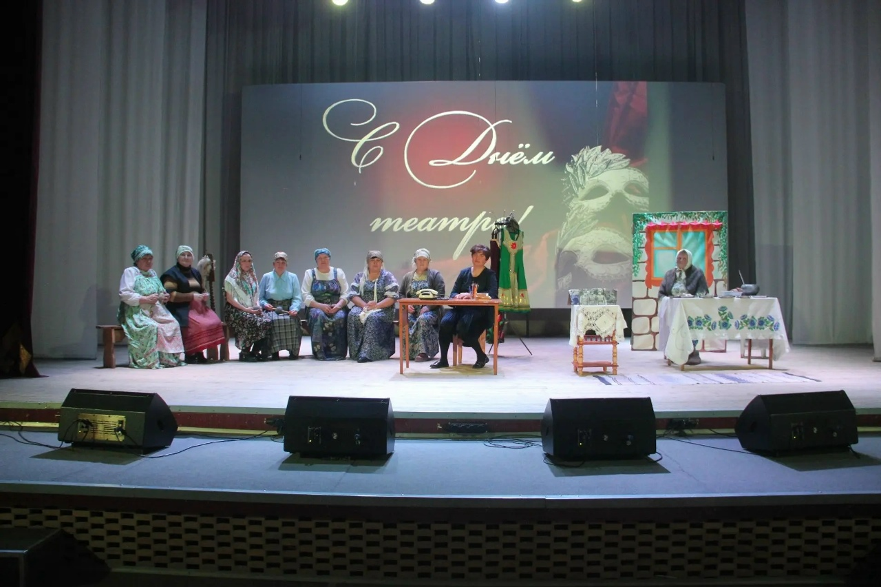 В районном Дворце культуры состоялся творческий вечер «Театр - волшебный мир»