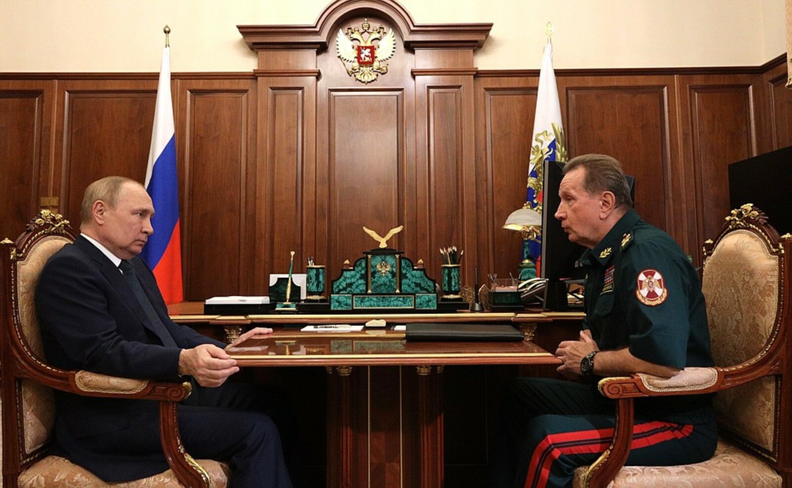 В. Путин встретился  с директором Федеральной службы войск национальной гвардии Виктором Золотовым