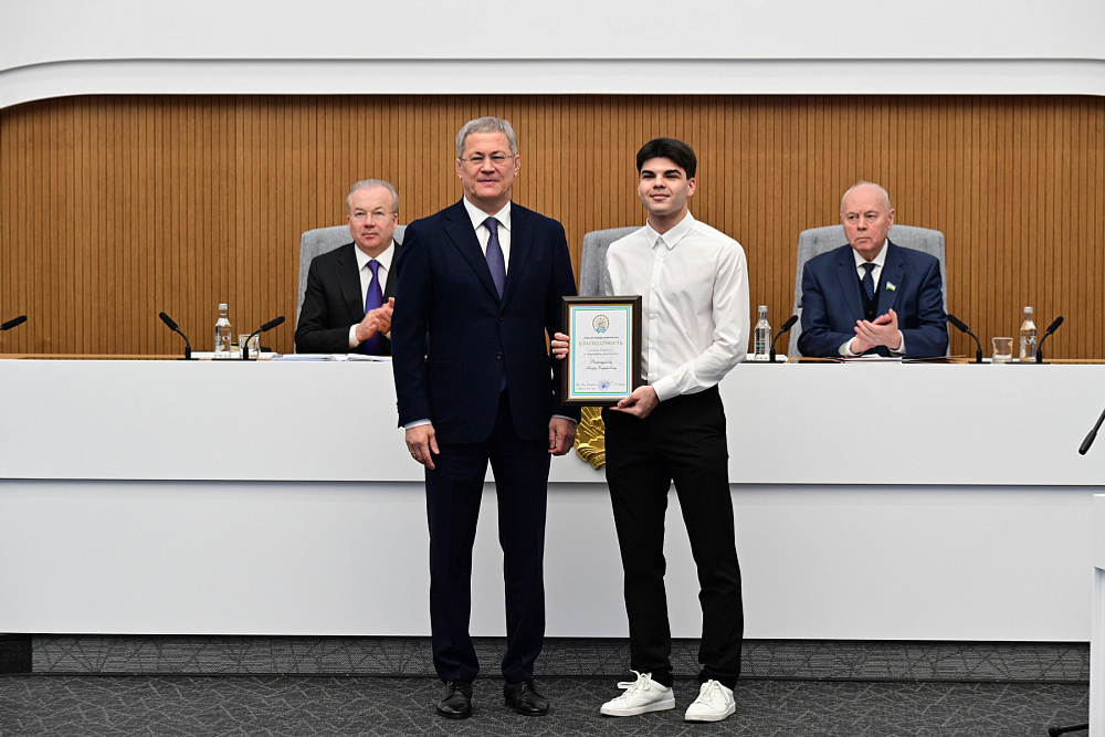 Радий Хабиров вручил госнаграды фехтовальщикам из Башкортостана