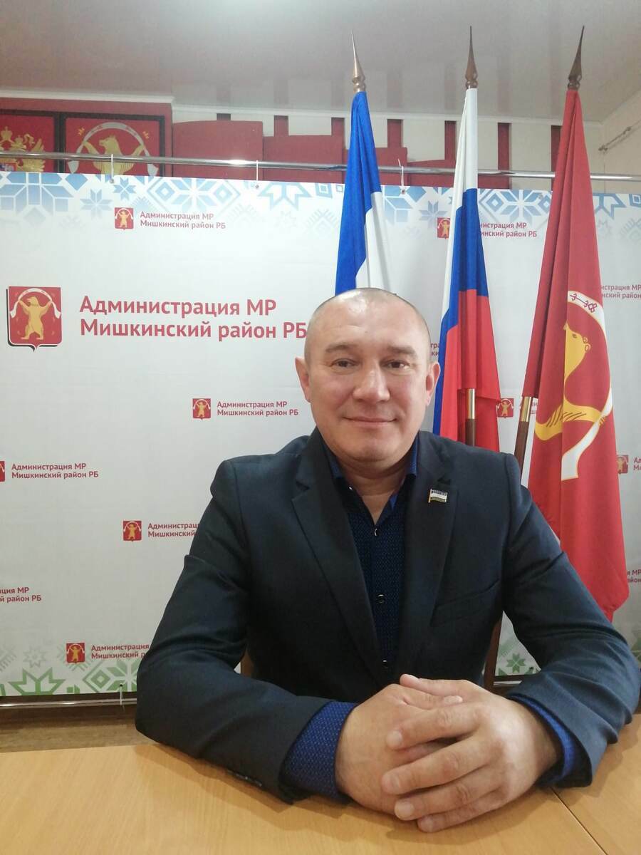 Депутат районного Совета В. Миронов достойно решает проблемы избирателей