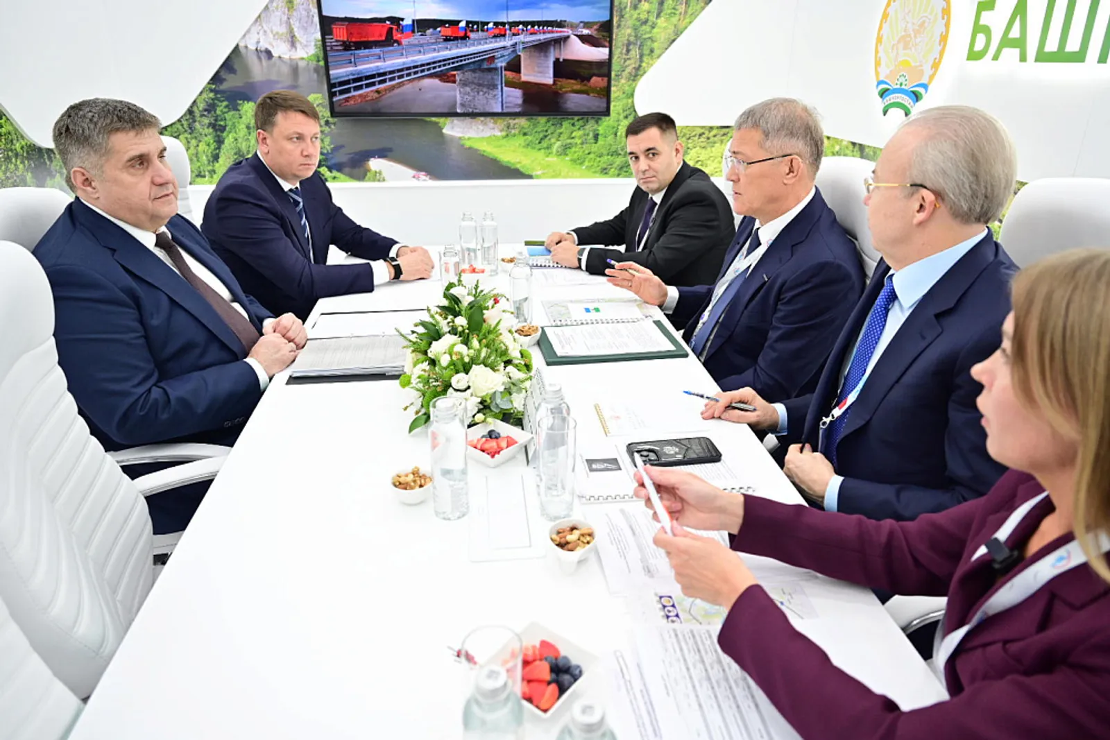Встреча с руководителем Федерального дорожного агентства Романом Новиковым