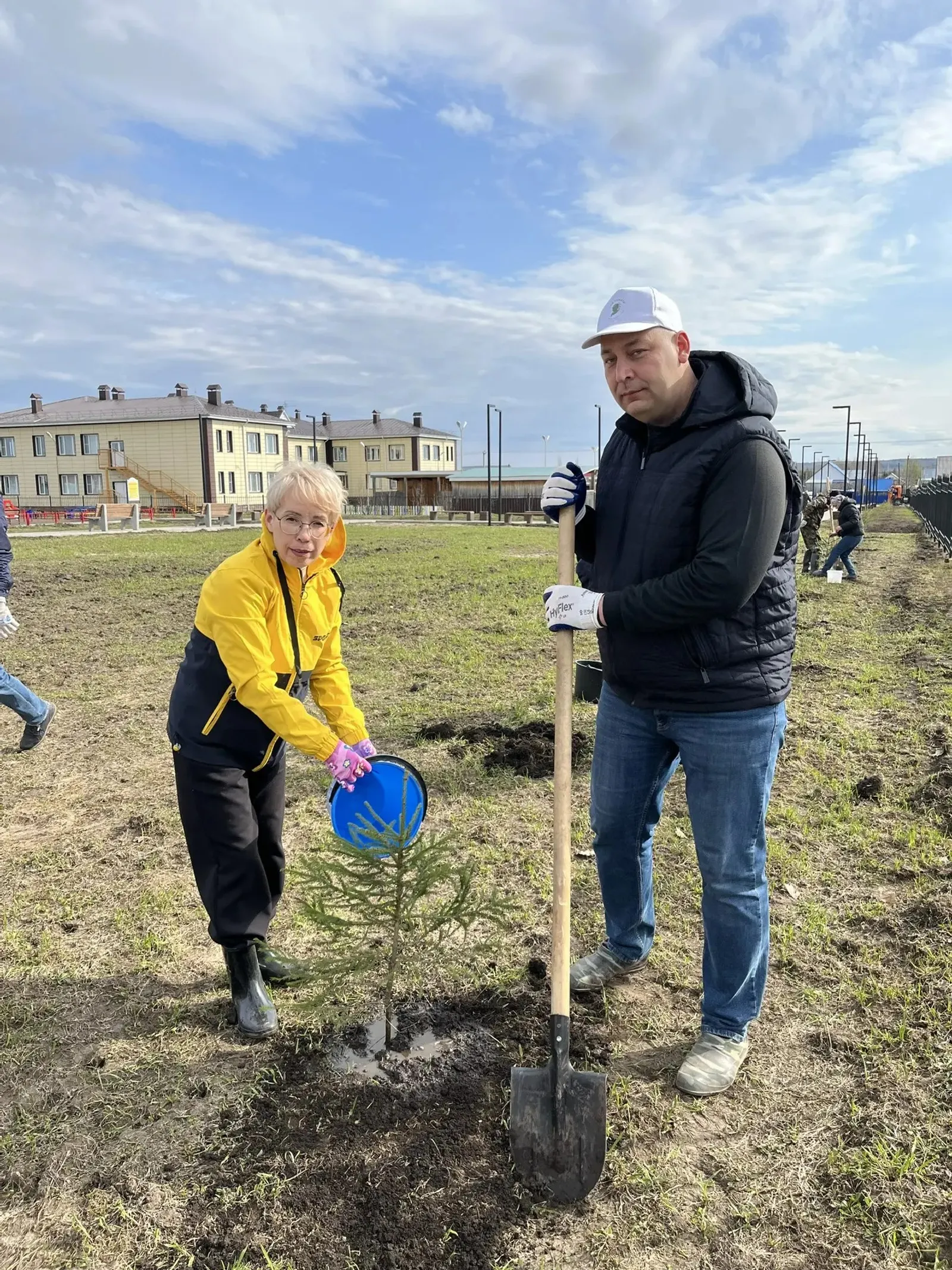 В Мишкинском районе продолжаются работы по очистке и благоустройству территорий