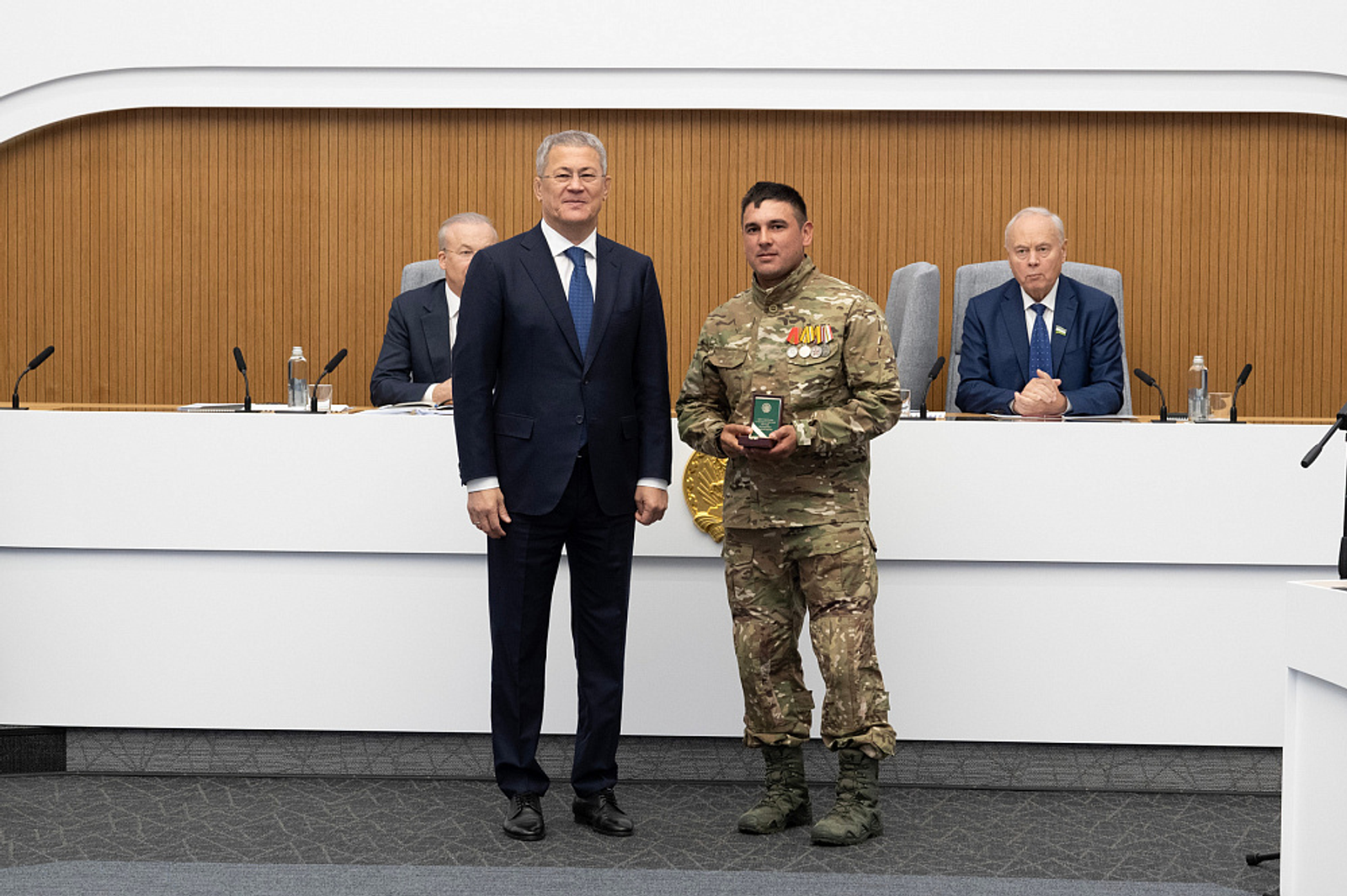 Радий Хабиров вручил орден генерала Шаймуратова участнику СВО из Башкортостана