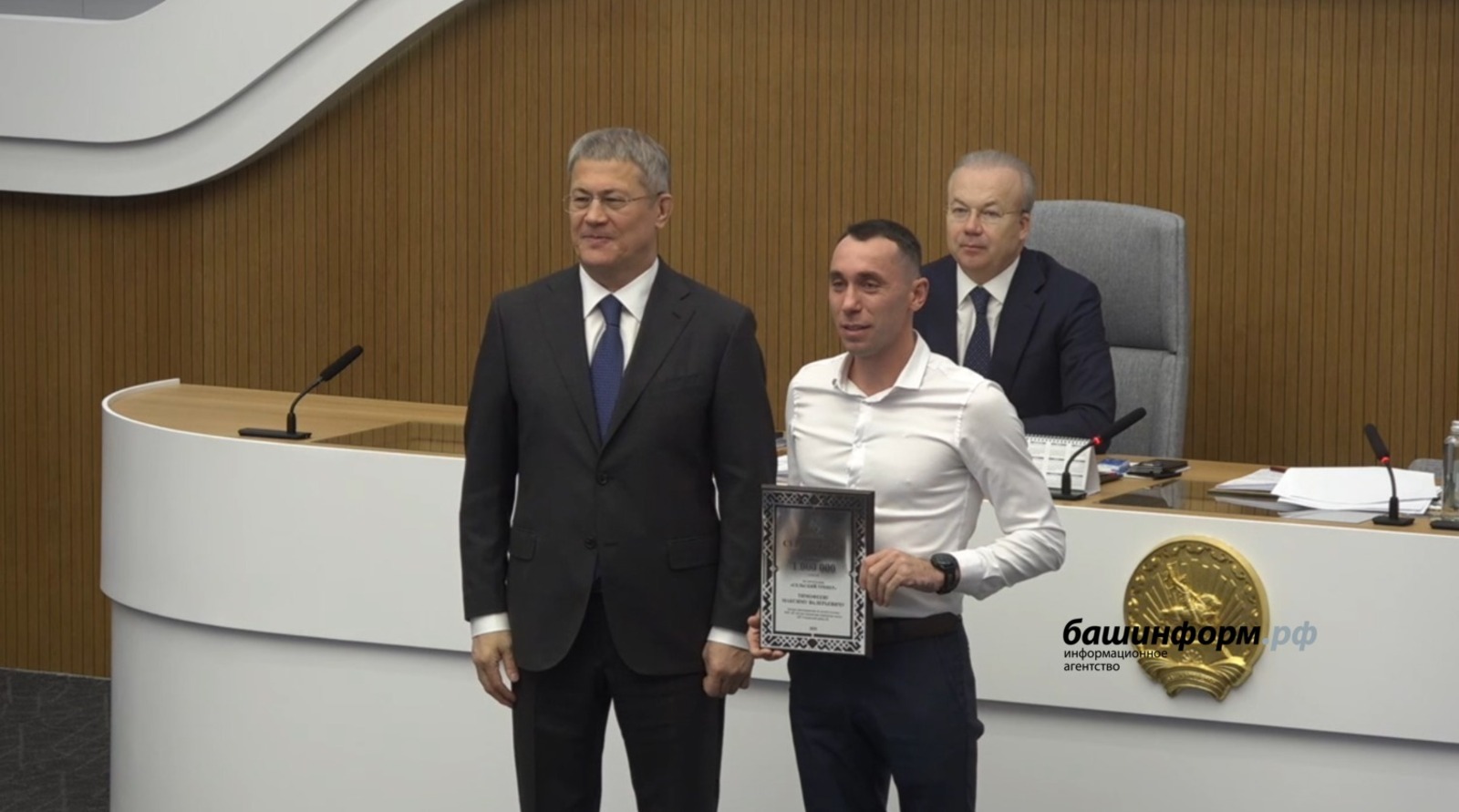 В Башкирии вручили выплаты педагогам по программе «Сельский тренер»