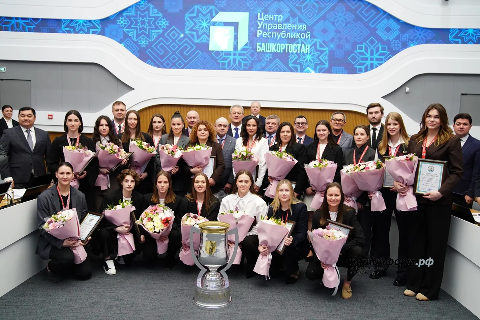 «Агидель» выиграла Кубок ЖХЛ и получила госнаграды от главы Башкирии