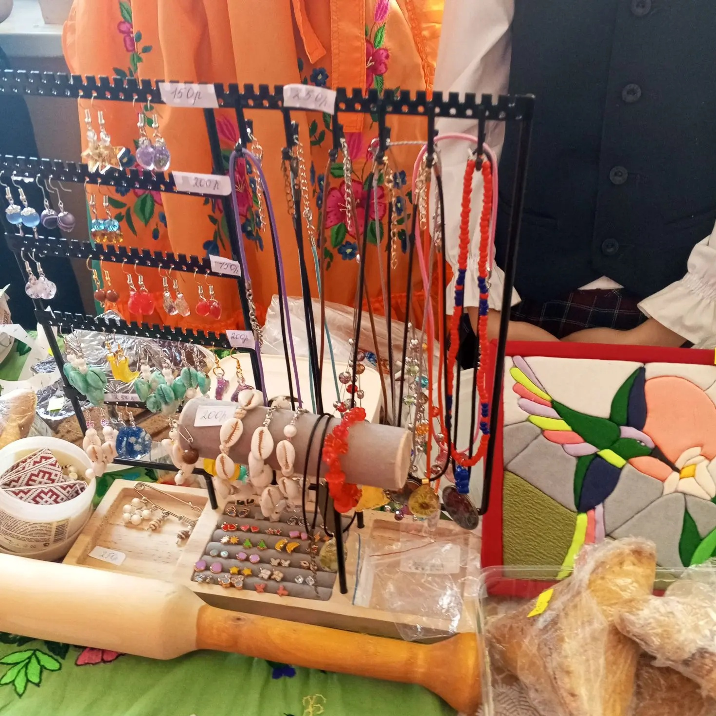 В День национального костюма в Лицее №1 с. Мишкино  была организована  ярмарка