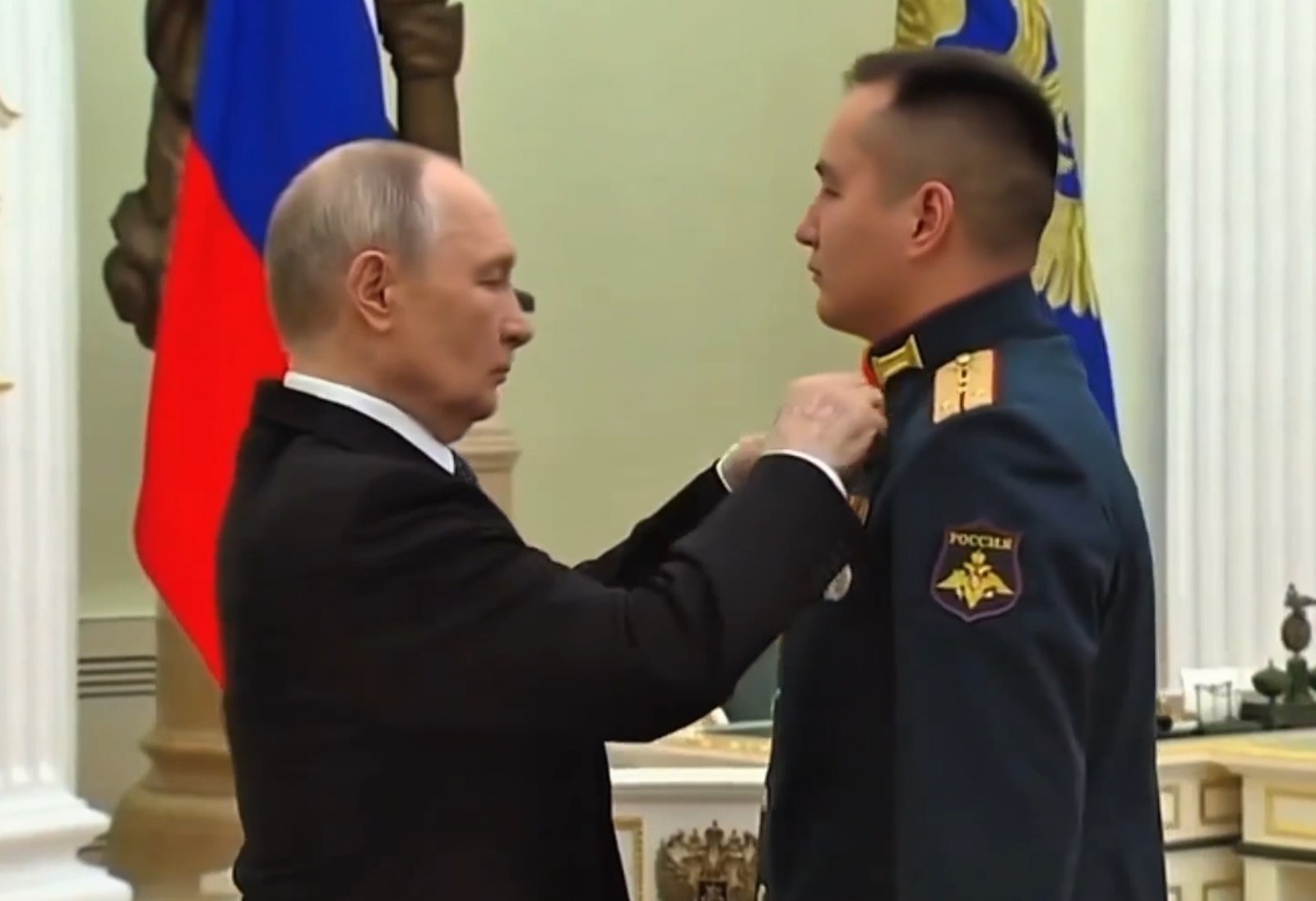 Путин вручил «Золотую Звезду» уроженцу Башкирии — капитан первым вошёл в Гуляйпо