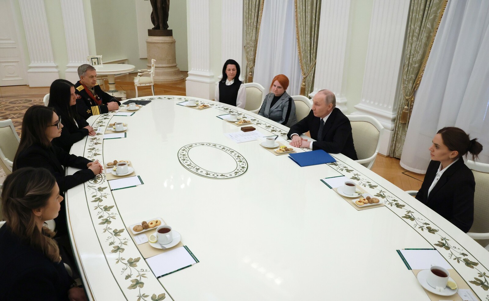 Встреча со вдовами геройски погибших военнослужащих Сил специальных операций